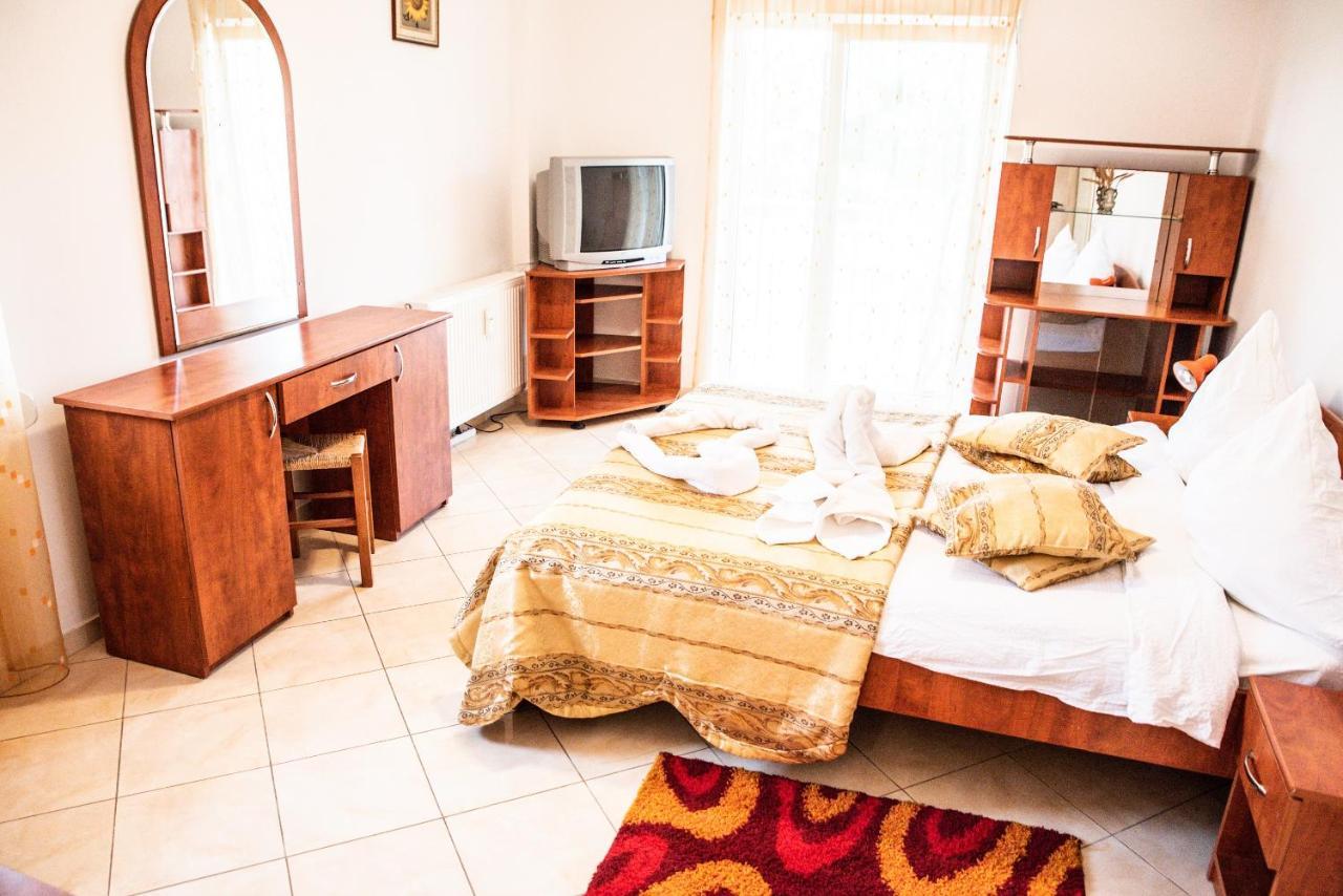 Club Onix Apartments Нептун Екстериор снимка