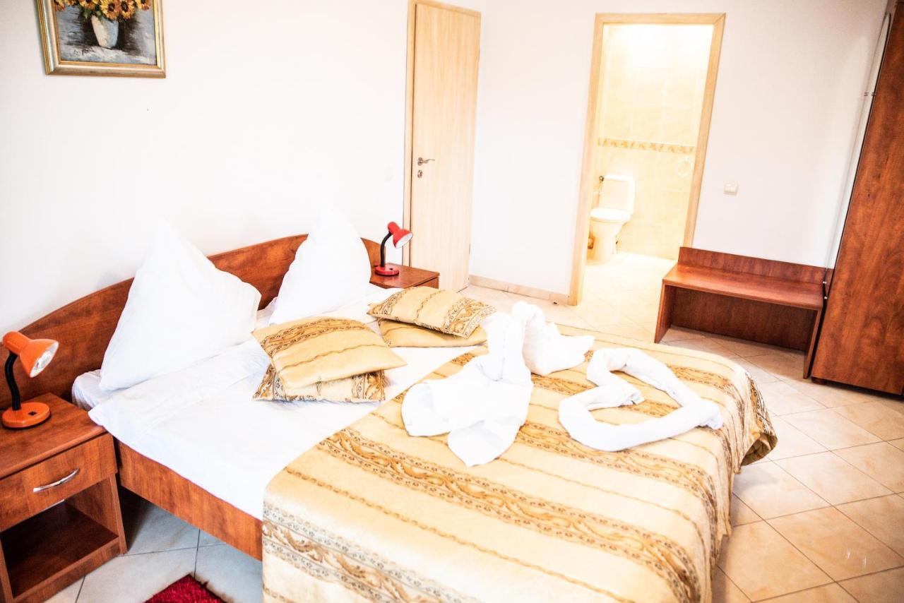 Club Onix Apartments Нептун Екстериор снимка
