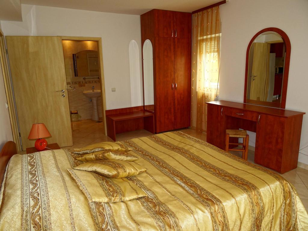 Club Onix Apartments Нептун Стая снимка